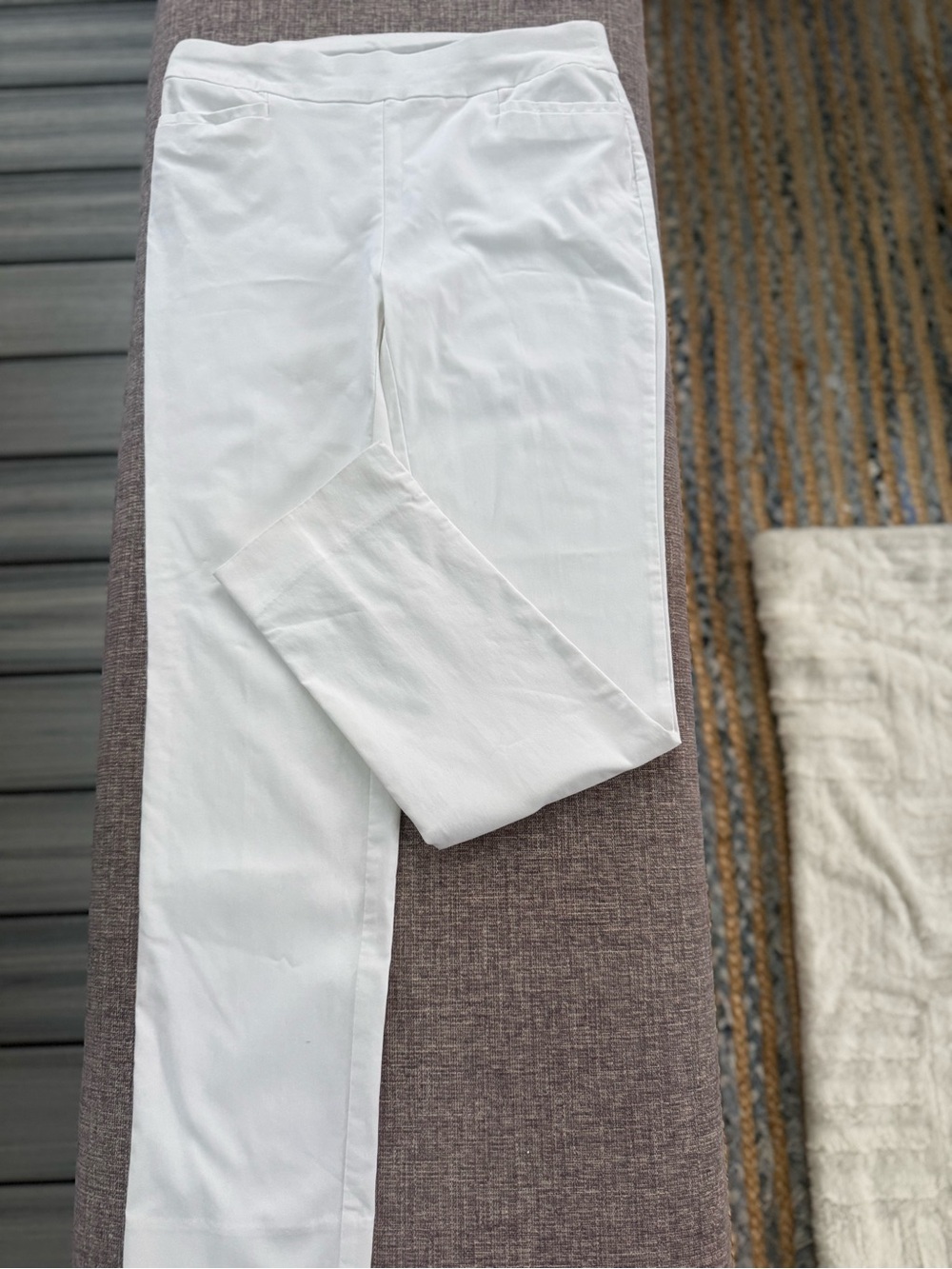 Chico’s White Pull-On Straight Leg Pants – Size 00 (US Small 2)